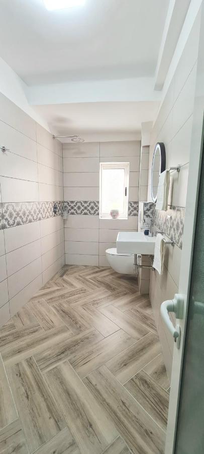 Apartmán 2V1 - Blloku Zy Tirana Exteriér fotografie